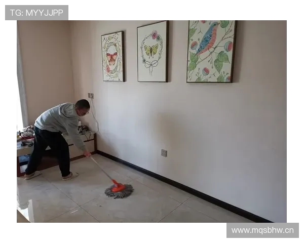 菲利克斯赛场上飒爽，一回家却连个沙发都懒得整理？